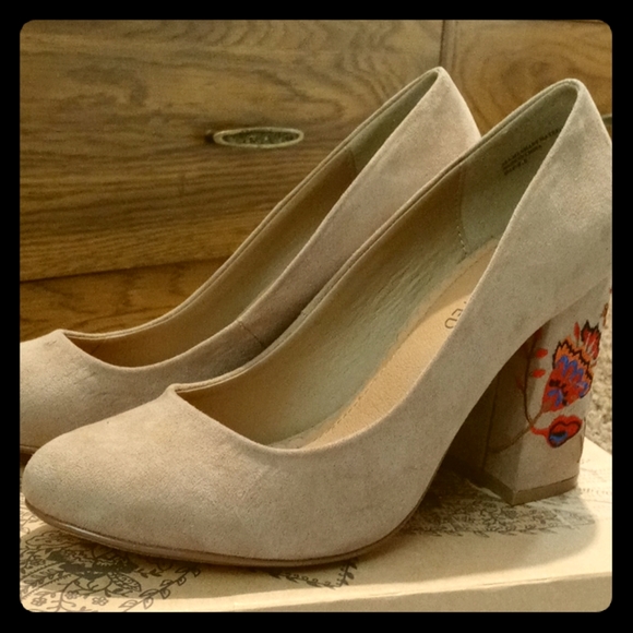 Embroidered Heels - Picture 2 of 2